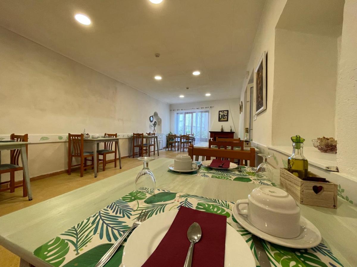 P&r Hostals Codolar Gasthuis *